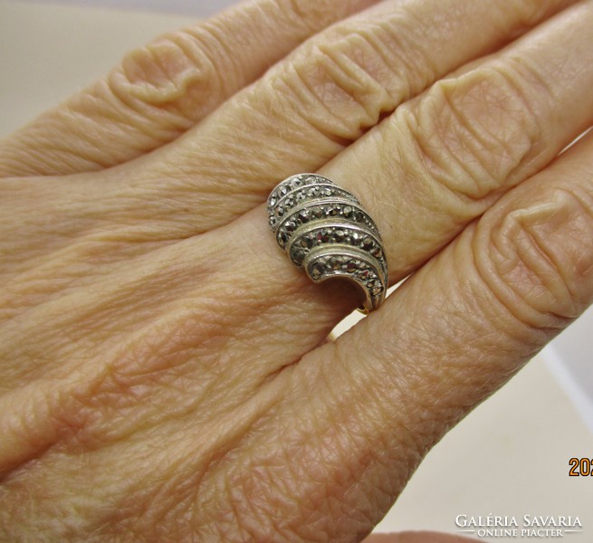 Nagyon szép ezüst gyűrű markazit kövekkel