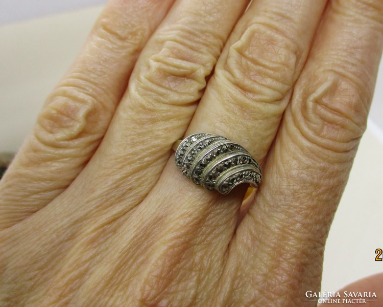 Nagyon szép ezüst gyűrű markazit kövekkel