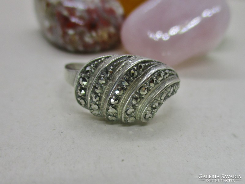 Very nice silver ring with marcasite stones