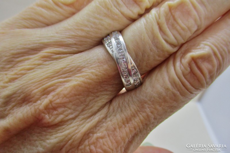 Beautiful stony silver ring