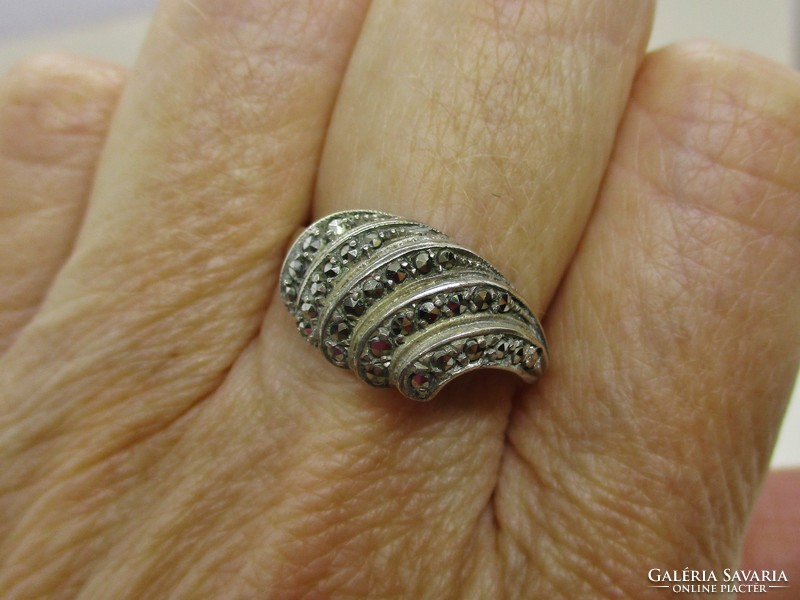 Very nice silver ring with marcasite stones