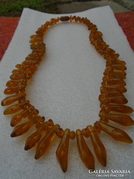 Very showy amber ?Or real antique chain with amber effect approx. 3 cm 1 eye