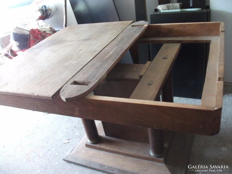 Antique folding table with anti-column legs and copper slippers