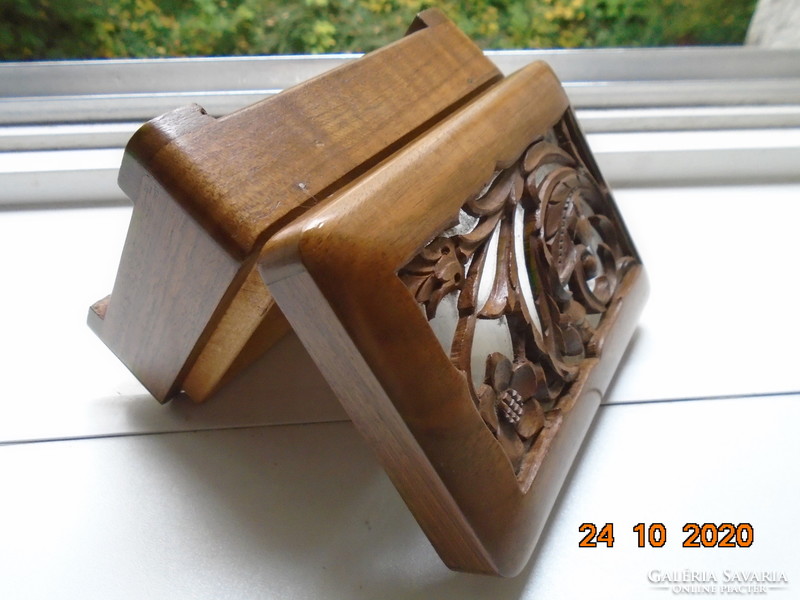 Polished walnut box with hand-carved openwork leaf flower pattern inlay