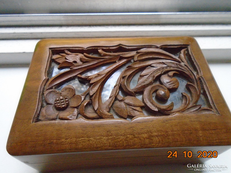 Polished walnut box with hand-carved openwork leaf flower pattern inlay