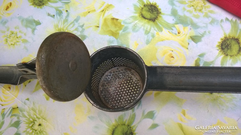 Retro potato masher from the 50s - an indelible piece.