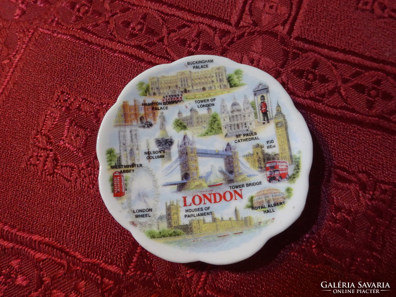 English porcelain, mini table centrepiece, with London inscription and landmarks. He has!