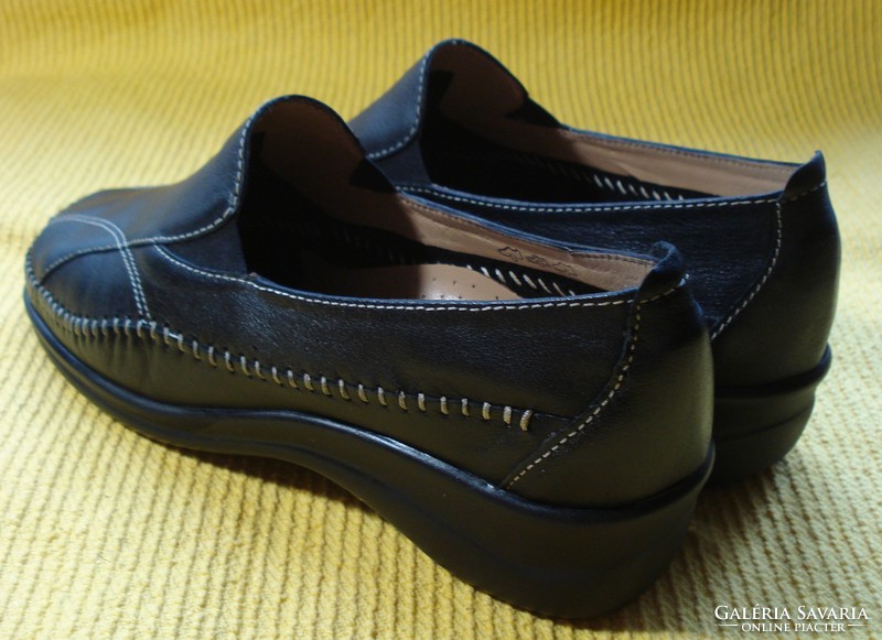 Confort line Italian black leather moccasin shoes (size 37)