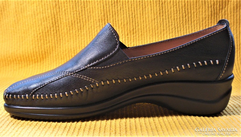 Confort line Italian black leather moccasin shoes (size 37)