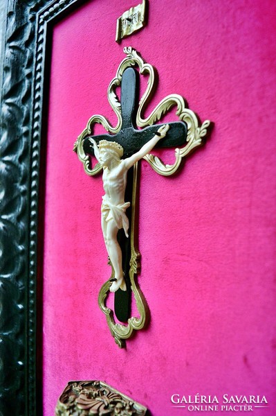 52. Antique ivory Jesus Christ (11 cm), corpus crucifix, cross in 52 cm frame! 2.8 Kg!