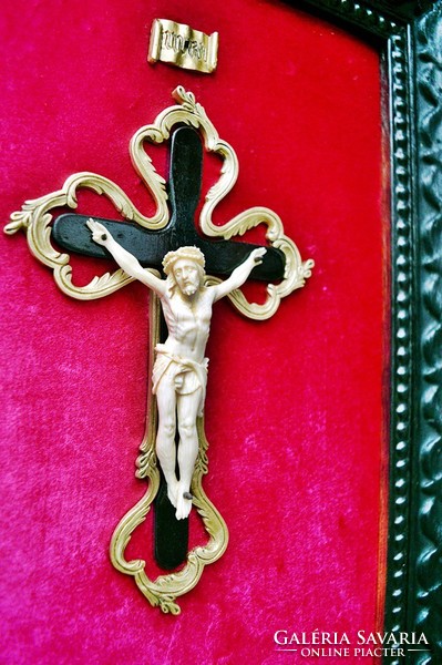​52. Antik CSONT Jézus Krisztus (11 cm), Korpusz feszület, kereszt 52 cm-es keretben! 2,8 Kg!