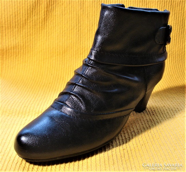 Black leather lined ankle boots (size 37)