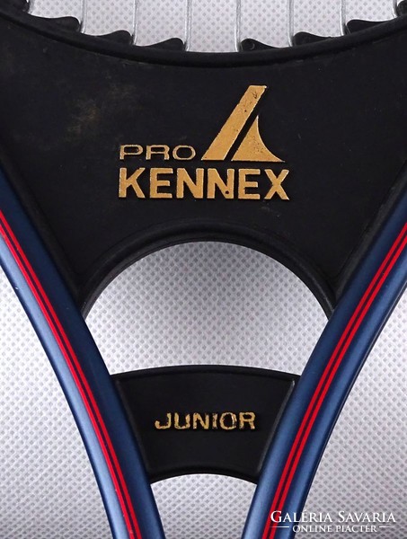 1C456 Pro Kennex Junior teniszütő tokjában
