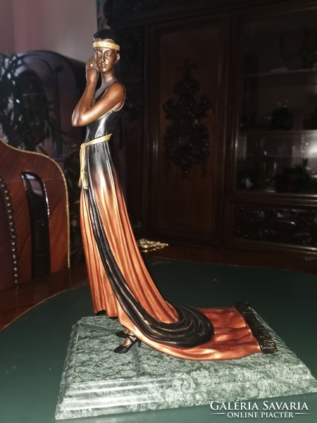 Nemes hölgy - art deco bronz szobor