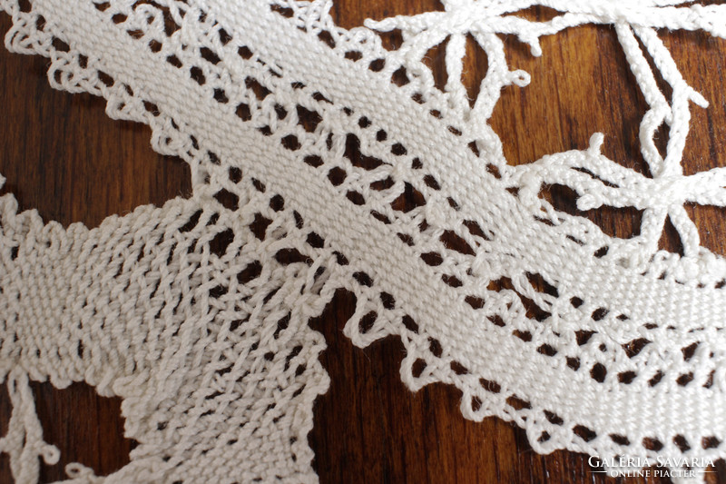 Beaten lace/klöpli tablecloth, demanding beautiful needlework. Fine detailed workmanship.