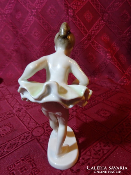 Hollóházi porcelán, kézzel festett zöld szoknyás balerina, magassága 13,5 cm. Vanneki!