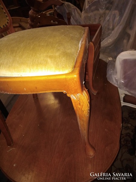 Warrings chair piece