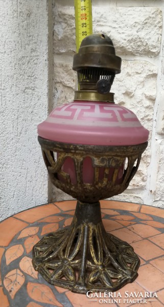 Asztali petrólum lámpa, különleges rózsaszín üveges, hántolt csiszolt minta! 