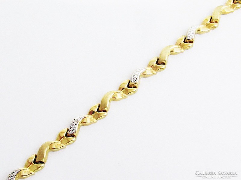 Gold two-tone women's bracelet (d25-au58474)