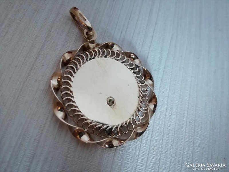 Virgin Mary pendant, 14 carat gold.