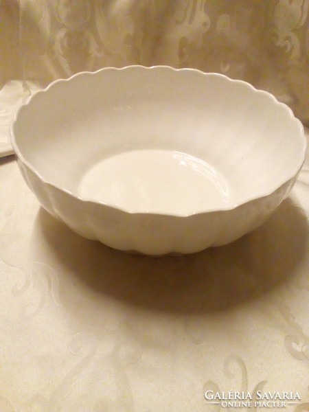 Fehér porcelán tál