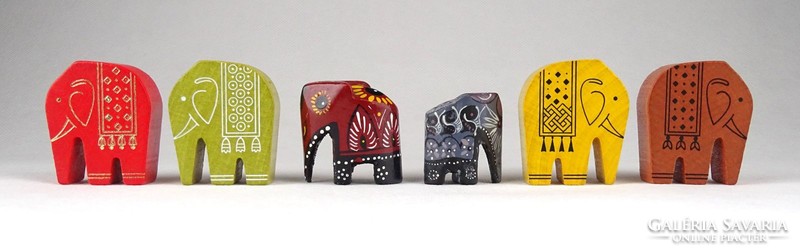 1C522 Kisméretű színes faragott festett fa elefánt 6 darab