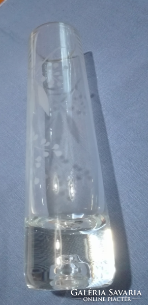 Modern mintás ólomkristály váza, 25 cm magas