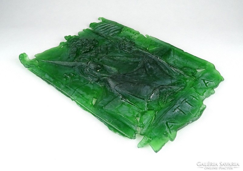1C574 Régi művészi üvegmunka, zöld fújt üveg Attila magyar király dombormű 27.5 x 19 cm