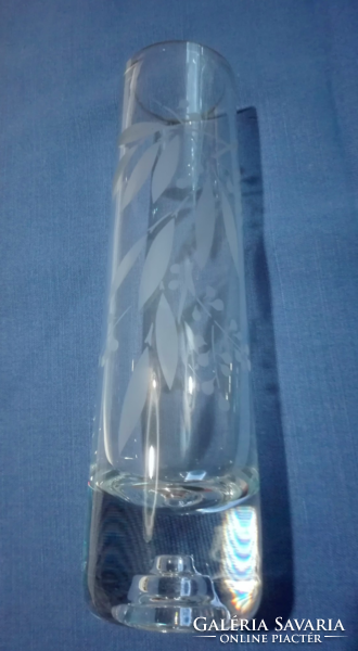 Modern patterned lead crystal vase, 25 cm high