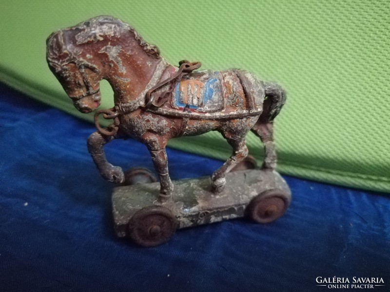 Antik figura lovacska