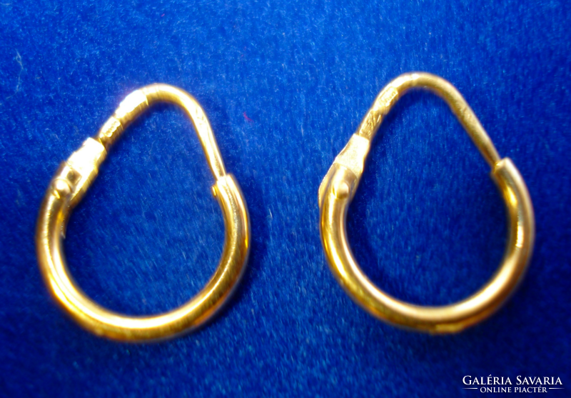 Pair of gold hoop earrings (18k)