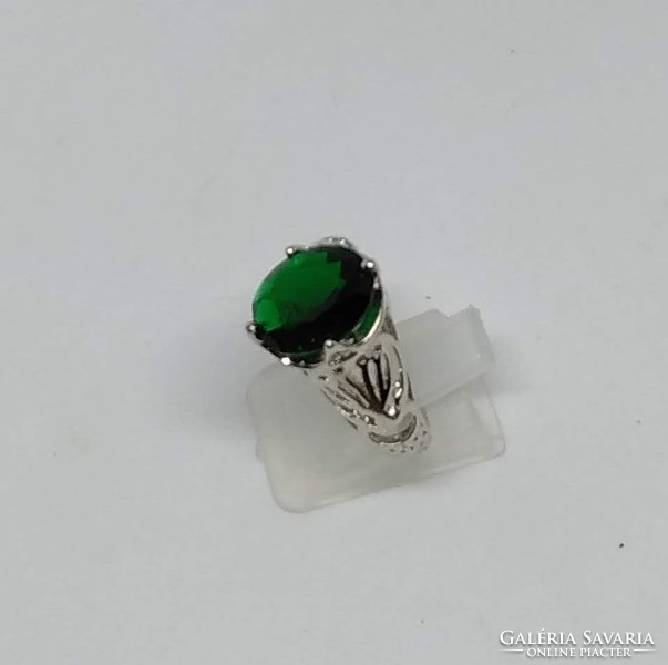 925-s ezüsttel töltött (SF) gyűrű fehérarany bevonattal, smaragd CZ kővel
