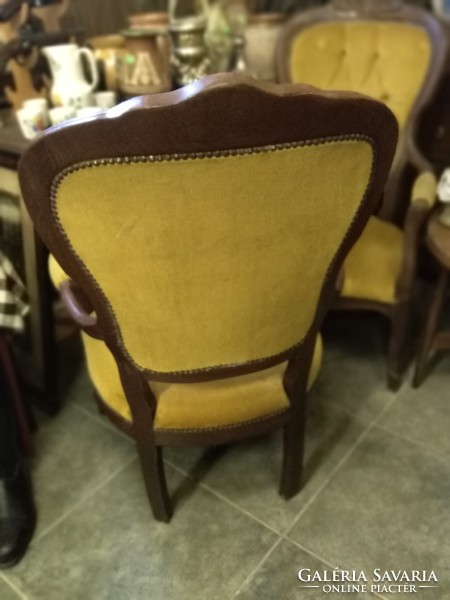Neobarokk karos székek.