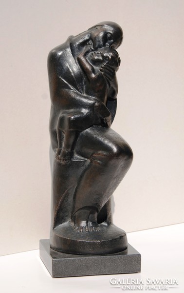 Gallas Nándor (1893-1949): Anya gyermekével, bronz szobor gránit talpon