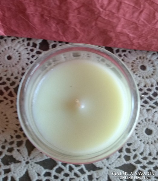 Scented candle with an intense chamomile scent, 9 cm high, 9 diameters, recommend!
