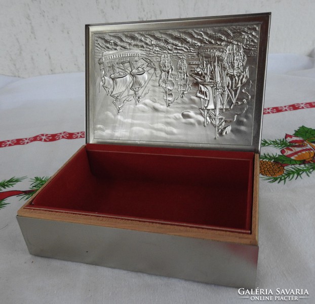 Silver-plated metal card box with sailing pattern
