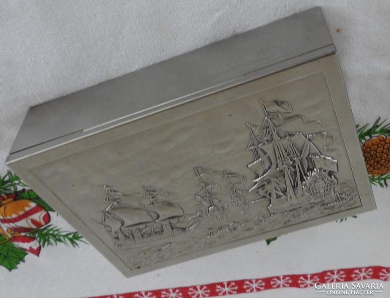 Silver-plated metal card box with sailing pattern