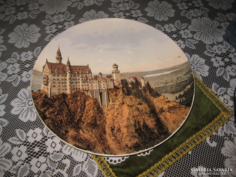 Sarreguemines porcelain wall plate on it in the Neuschwannstein / Bavarian o. / Old castle