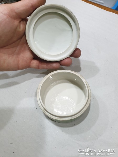 Porcelán bonbonier 