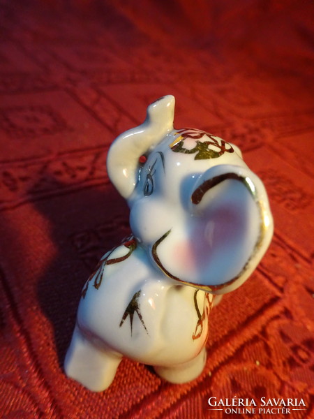 EM & EM exkluzív német porcelán elefánt kölyök, magassága 4,5 cm. Vanneki!