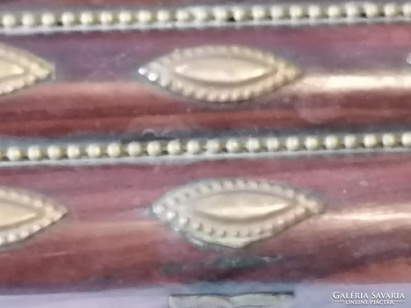 Rézzel díszitett szép Indiai faládika,13×9×7,5 cm