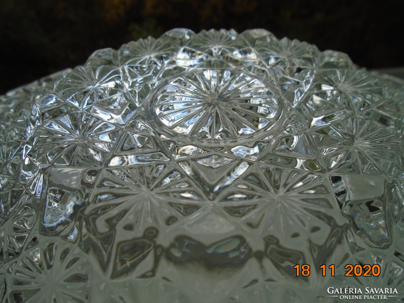 Látványos, gyémántcsiszolt apró sűrű dombormintákkal ,ólomkristály dísztál  33 cm
