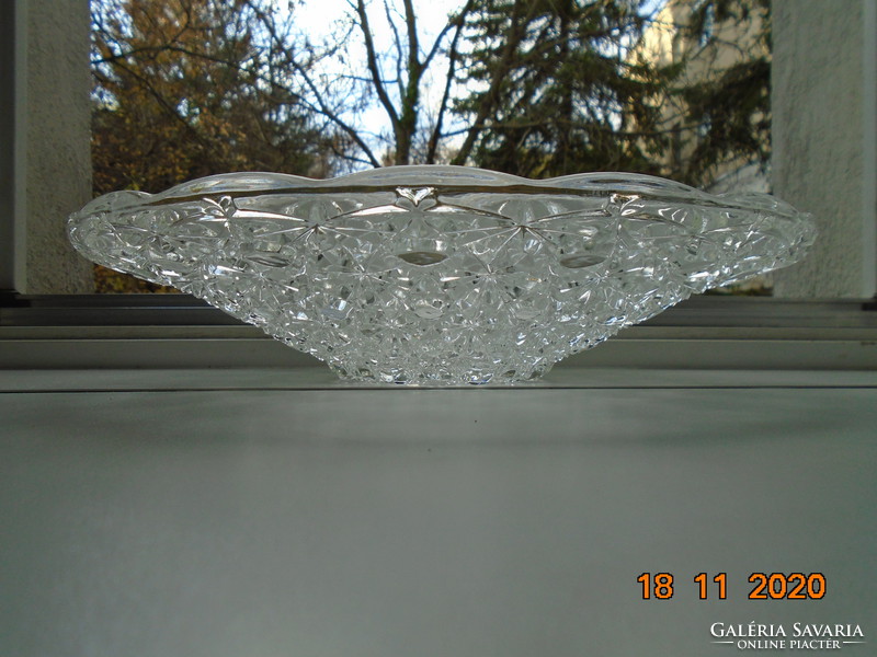 Látványos, gyémántcsiszolt apró sűrű dombormintákkal ,ólomkristály dísztál  33 cm