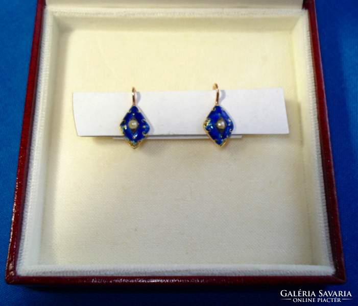 Antique gold, special luster enamel earrings decorated with a pair of true pearls