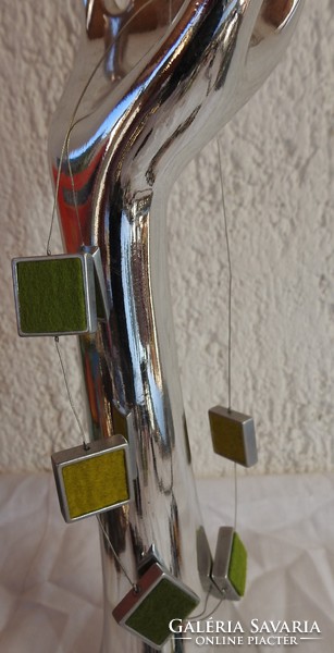 Modern nyaklánc posztóval borított ezüstszínű téglalapokkal