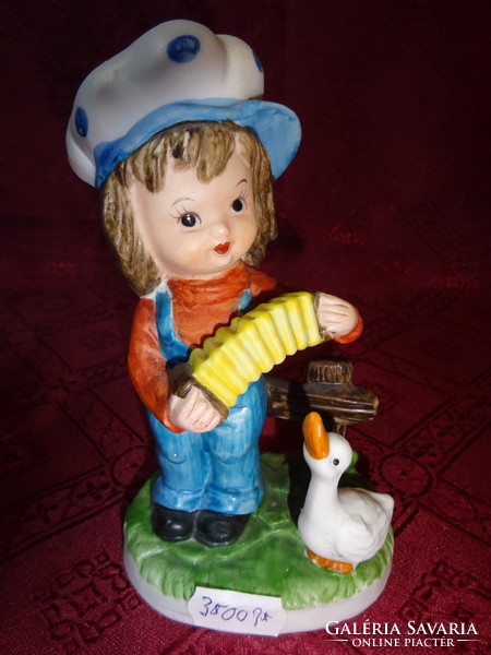 Porcelán figura, harmonikás fiú a libával, magassága 14,5 cm. Vanneki!