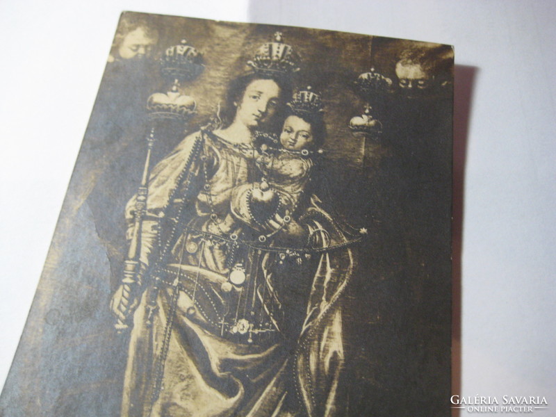 A királynő   gyermekével  régi képeslapon