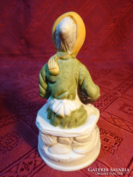 Porcelán figura, fejkendős nénike, magassága 11,5 cm. Vanneki!