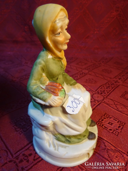 Porcelain figure, aunt in a headscarf, height 11.5 cm. He has!