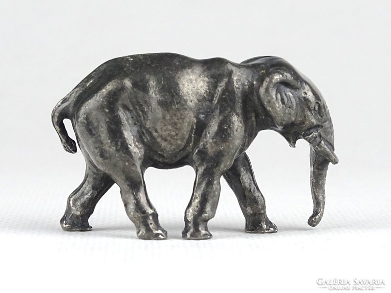 1C849 Kisméretű fém elefánt szobor 4.5 cm